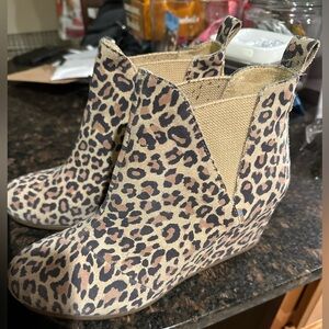 TOMS Kelsey Wedge Animal Print Cheetah Leopard Slip On suede Booties